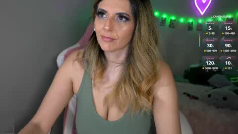 Snapshot of xclusivesecrets chatting on March 3, 2025, 9:33 am spoil me here  online show from March 3, 2025, 9:33 am