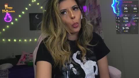 Snapshot of xclusivesecrets chatting on October 17, 2025, 7:44 am spoil me here  online show from October 17, 2025, 7:44 am