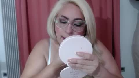 Snapshot of xelenaxx chatting on March 2, 2026, 9:16 am Elena online show from March 2, 2026, 9:16 am