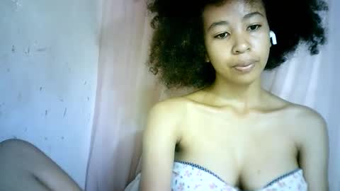 xenna610827 online show from February 12, 2025, 4:55 pm