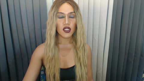 GWEN THOMPSON .......   online show from December 9, 2024, 11:56 pm