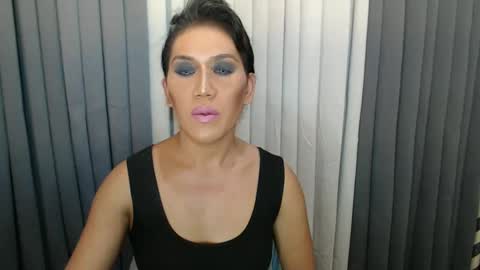 GWEN THOMPSON .......   online show from December 24, 2024, 5:05 am