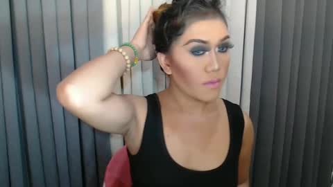 GWEN THOMPSON .......   online show from January 11, 2025, 11:56 pm