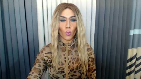 GWEN THOMPSON .......   online show from February 15, 2025, 9:26 pm