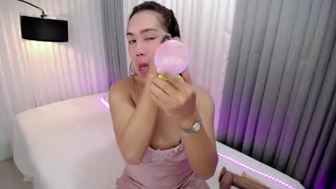 GWEN THOMPSON .......   online show from September 21, 2025, 3:35 pm