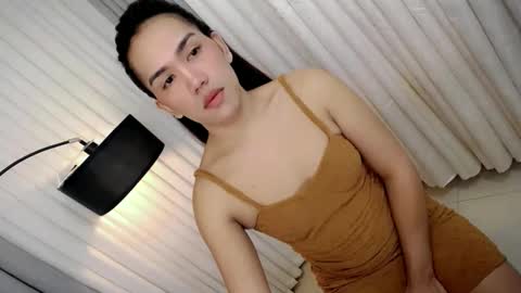 GWEN THOMPSON .......   online show from November 11, 2025, 10:10 pm