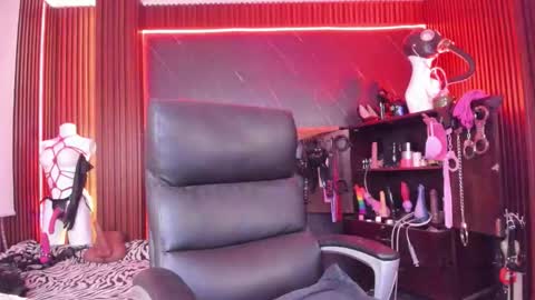 XiaQueen   I M online show from November 4, 2025, 11:31 am