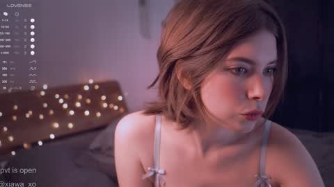 Snapshot of xiawa_xo chatting on February 10, 2026, 5:22 am Xiawa short hair and Zira blondie online show from February 10, 2026, 5:22 am