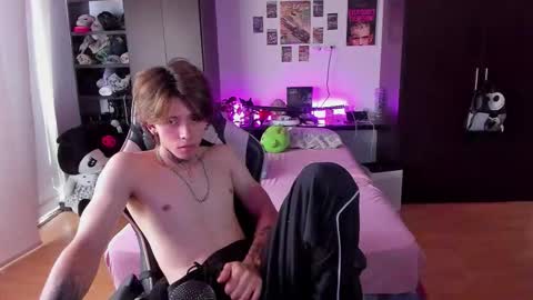 Snapshot of xice_boy chatting on March 5, 2026, 3:19 pm xIce Boy online show from March 5, 2026, 3:19 pm