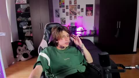 Snapshot of xice_boy chatting on April 4, 2026, 9:12 pm xIce Boy online show from April 4, 2026, 9:12 pm