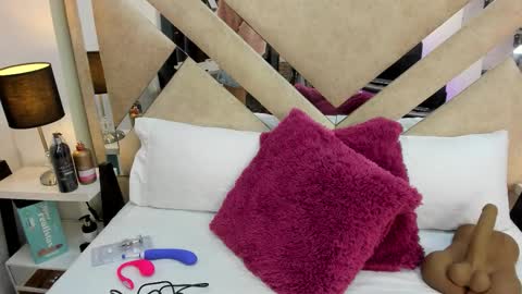 Snapshot of ximena_vasquez8 chatting on February 7, 2026, 3:10 am Xime online show from February 7, 2026, 3:10 am