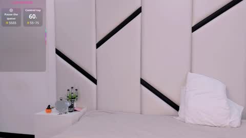 ximenacosta online show from October 26, 2025, 12:11 pm