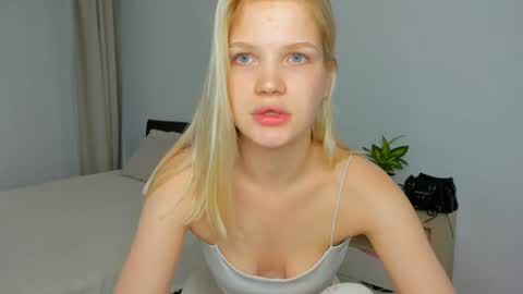 Snapshot of xloe_queen chatting on June 23, 2026, 7:39 am Chloe online show from June 23, 2026, 7:39 am
