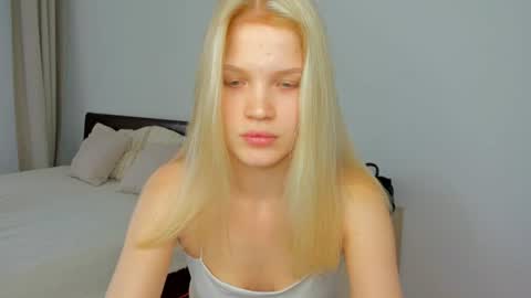 Snapshot of xloe_queen chatting on June 24, 2026, 9:41 am Chloe online show from June 24, 2026, 9:41 am