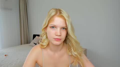 Snapshot of xloe_queen chatting on July 23, 2026, 6:55 am Chloe online show from July 23, 2026, 6:55 am