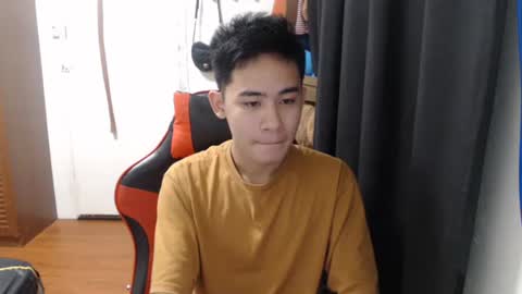 Snapshot of xluminous chatting on December 4, 2024, 10:35 am MIKAEL online show from December 4, 2024, 10:35 am