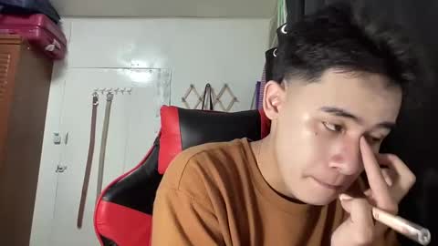 Snapshot of xluminous chatting on December 22, 2024, 9:00 am MIKAEL online show from December 22, 2024, 9:00 am