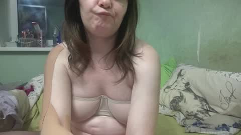 Snapshot of xlunasexyx chatting on December 14, 2025, 4:34 pm Luna online show from December 14, 2025, 4:34 pm