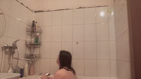 Snapshot of xlunasexyx chatting on December 21, 2025, 5:09 pm Luna online show from December 21, 2025, 5:09 pm