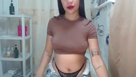 Maxie online show from April 26, 2026, 6:44 am