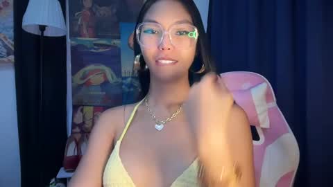 Snapshot of xmonica_cummerx chatting on March 3, 2025, 8:27 am Sweet Monica online show from March 3, 2025, 8:27 am
