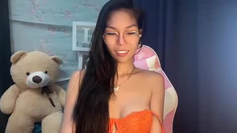 Snapshot of xmonica_cummerx chatting on October 15, 2025, 9:42 am Sweet Monica online show from October 15, 2025, 9:42 am