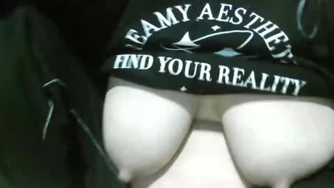 xonia25 online show from March 5, 2025, 6:45 pm