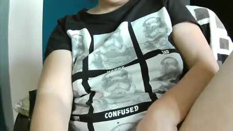 xonia25 online show from March 9, 2025, 2:43 pm