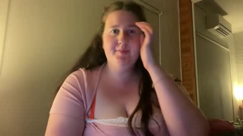 Snapshot of xopeachybaby chatting on May 3, 2026, 11:49 am xopeachybaby online show from May 3, 2026, 11:49 am