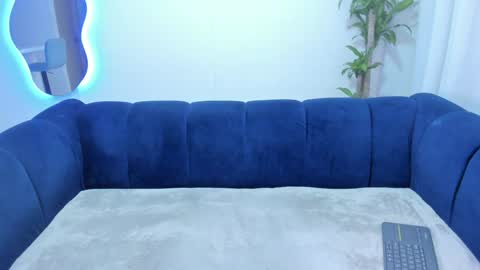 Snapshot of xoxo_angel chatting on February 6, 2025, 10:21 pm xoxo_angel online show from February 6, 2025, 10:21 pm