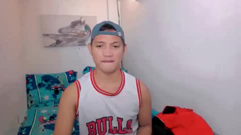 xsebastian19 online show from December 16, 2025, 11:43 pm