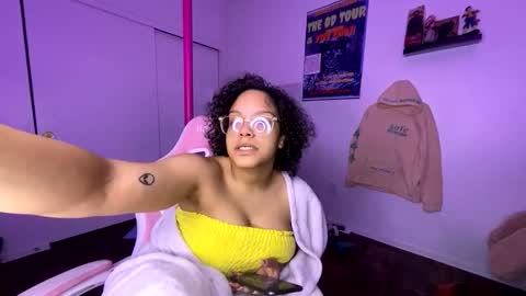 xStarGazingx online show from April 1, 2026, 7:20 am