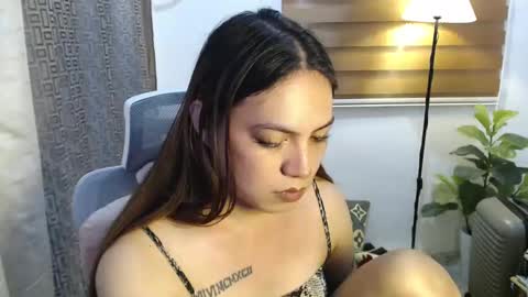 Snapshot of xxjulielovesyouxx chatting on February 12, 2025, 6:51 pm July online show from February 12, 2025, 6:51 pm