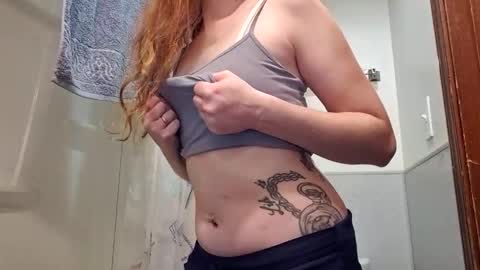 Snapshot of xxmariebliss chatting on December 20, 2025, 5:31 pm xxmariebliss online show from December 20, 2025, 5:31 pm