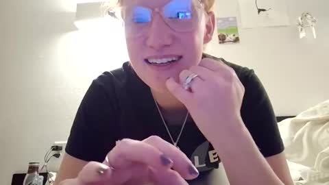 Snapshot of xxmariebliss chatting on March 30, 2026, 12:39 pm xxmariebliss online show from March 30, 2026, 12:39 pm