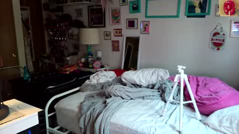 Strawberry Jane online show from July 14, 2026, 3:33 am