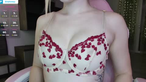 Snapshot of xxxhoneyxx chatting on January 25, 2025, 1:32 am Onlyfanz online show from January 25, 2025, 1:32 am