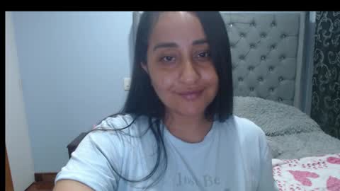 Snapshot of xxxvenus888 chatting on February 17, 2025, 3:36 am Lunhaa   online show from February 17, 2025, 3:36 am