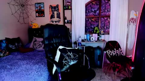 xzerox_ online show from May 27, 2026, 8:28 pm