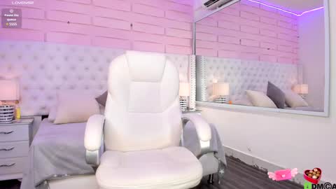 Yakeline online show from January 17, 2025, 8:33 pm