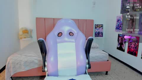 Naomi online show from April 9, 2026, 8:58 pm