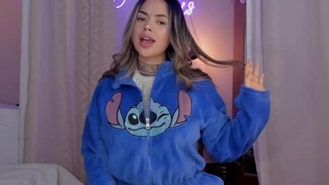 Snapshot of yandracelisoficial chatting on January 15, 2025, 3:43 am YANDRA CELIS online show from January 15, 2025, 3:43 am