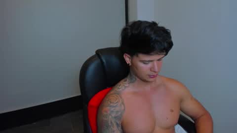 Snapshot of yanka_max1 chatting on November 29, 2025, 12:24 am new here online show from November 29, 2025, 12:24 am