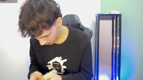 Snapshot of yankeee_ chatting on November 30, 2025, 5:11 am DANILO online show from November 30, 2025, 5:11 am