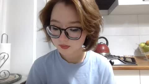 Lily online show from October 7, 2025, 4:15 pm