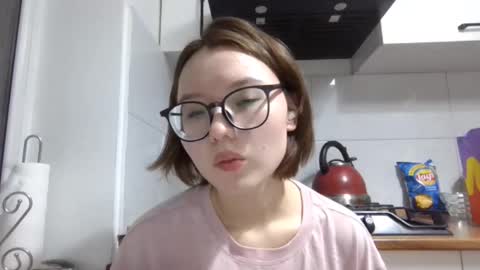 Lily online show from October 8, 2025, 3:31 pm