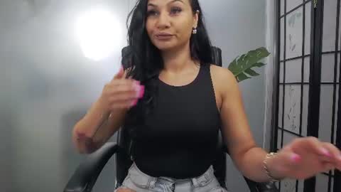 Snapshot of yaraxcox chatting on July 15, 2026, 3:45 am Yara online show from July 15, 2026, 3:45 am
