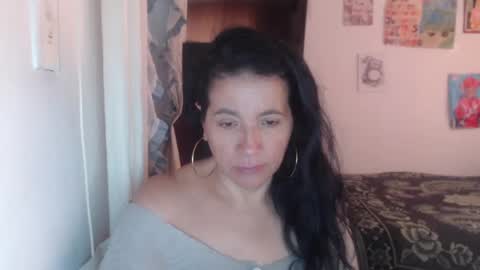 yasmin_love85 online show from March 10, 2025, 4:14 pm