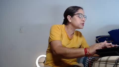 yaya____ online show from March 26, 2026, 11:32 pm