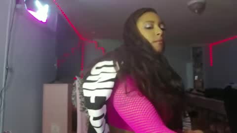 Snapshot of yazminroyal chatting on December 14, 2024, 8:13 am Yazmin Royal online show from December 14, 2024, 8:13 am